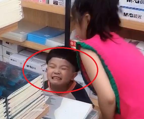 暑假姐弟日常，你以为会是其乐融融的温馨画面？鸡飞狗跳都不止