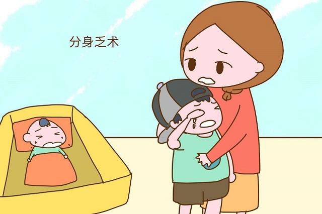 妈妈要哄小宝睡觉大宝却不停出来捣乱，专家都看不下去