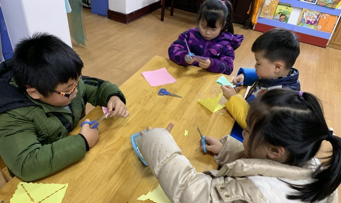 陈鹤琴：剪图的动作好处多，小孩子应有剪图的机会