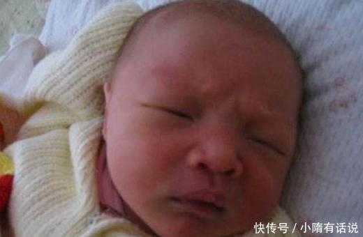 爸爸姓“毒”，奶奶给孩子起名，宝妈大怒：你倒过来念试试