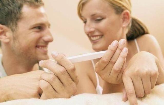 女性有这两个特征会“一碰就怀”，网友：一次照顾不好就得怀