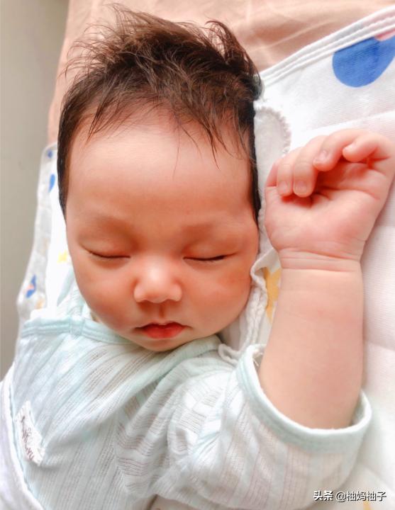 婴儿出生0-12月，新手爸妈这些事必须要知道，建议收藏