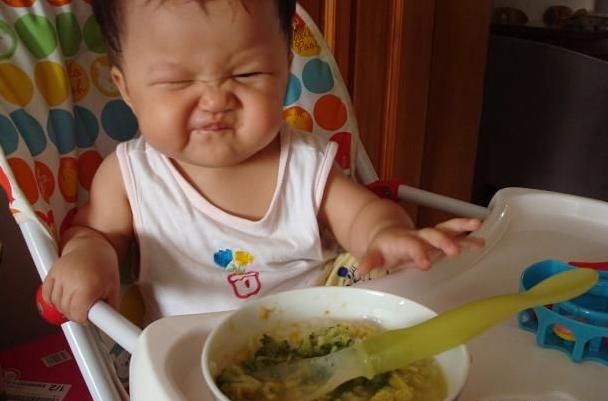 2种食物已被拉入辅食“黑名单”，很多宝宝中招，还有家长给娃吃