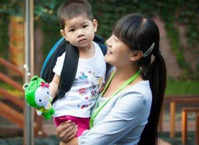 孩子放学回家后，先上厕所，为什么孩子不在幼儿园拉粑粑？