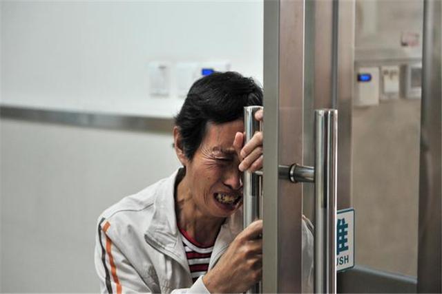 男童对亲妈大打出手，奶奶却在一旁埋怨她？过分溺爱发人深省