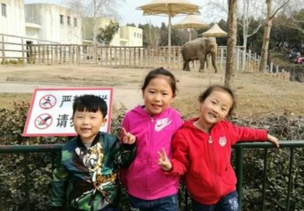 在外面碰到同学，妈妈对孩子的这个称呼，让儿子直呼妈妈真好