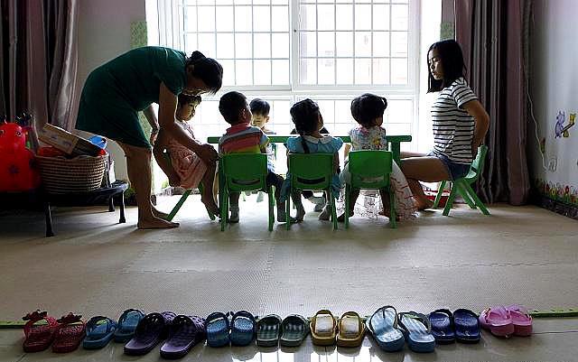 孩子放学回家后，先上厕所，为什么孩子不在幼儿园拉粑粑？
