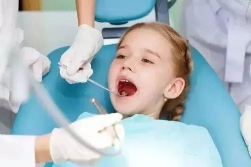 孩子小小年纪就有色素牙，到底是怎么回事？家长要重视吗？