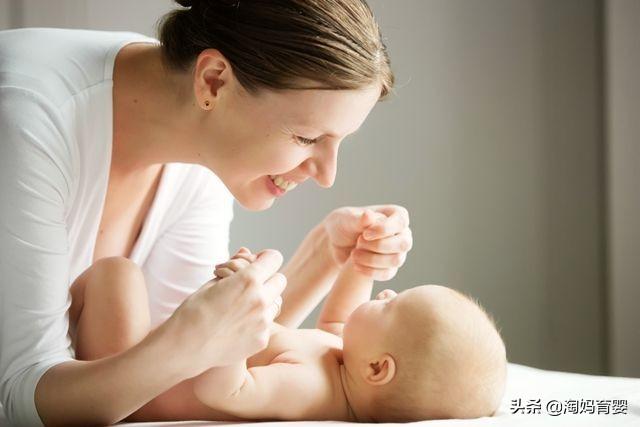 刚出生的婴儿看不清东西？孩子的视力发育过程，父母要清楚