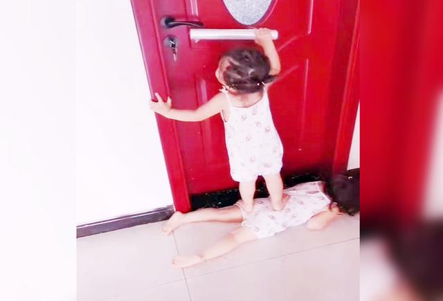 双胞胎女儿组团“越狱”，网友：这配合、这手法，没准是惯犯了