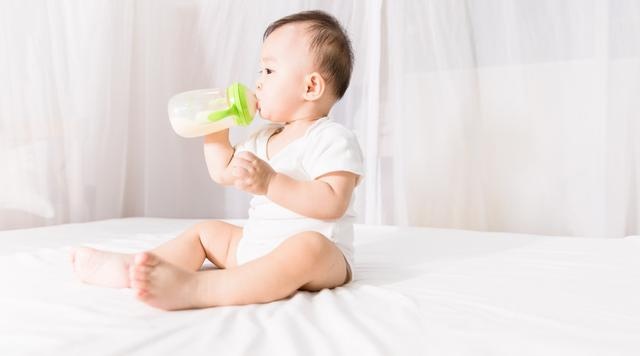 八岁男孩被“母乳”耽误，做父母即使再爱，也要懂得及时停止