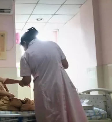 两位孕妇换床位，护士未核对信息，错把保胎药打给了孕吐高龄孕妇