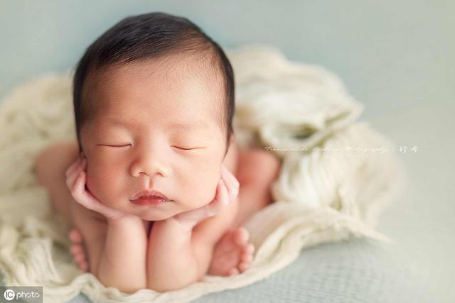 新生儿的“头垢”能洗吗？
