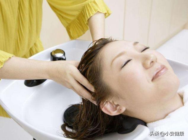 坐月子期间，产妇多久可以洗头发洗澡？应该怎么洗？你可能做错了