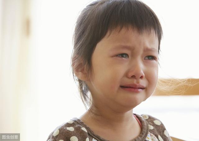 孩子出门看什么都想买怎么办？父母教导金钱意识，明白价格的意义