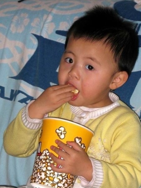 5岁小女孩体重超过60斤，发现是父母这些举动造成的，医生直叹气