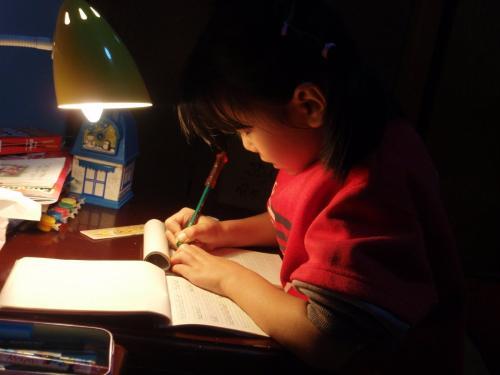 孩子写作业爱走神？巧用这几招，让孩子集中注意力，成绩提升