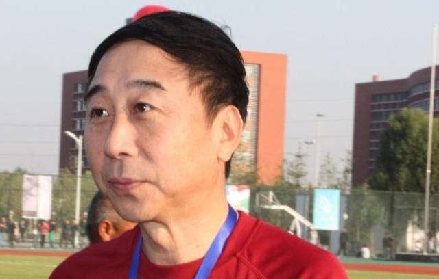 小时候挺好看，为什么会长走形？若孩子有这3个表现，家长要重视