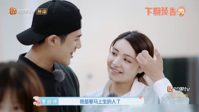 婆婆亲妈反应大不同！麦迪娜顺产宫缩阵痛疼，姜潮在产房外没陪产