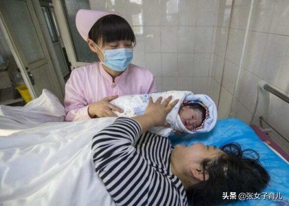 宝宝出生后，第一个抱孩子的人不是这5种，宝宝是有福之人