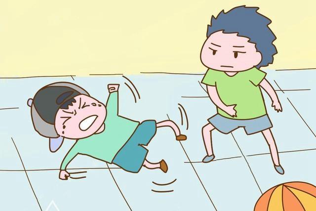 孩子被打时，愚蠢的家长教孩子还击回去，聪明家长这样做值得借鉴