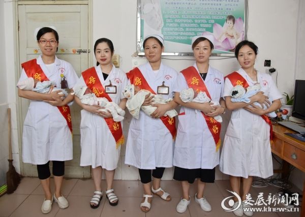 双峰县妇幼保健院开展母乳喂养周宣传活动