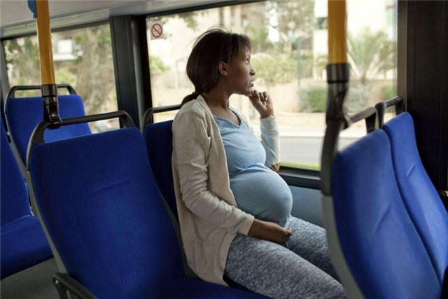 我是孕妇比你重要！女子公然道德绑架6岁女童，态度恶劣终被上课