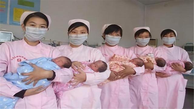 爸爸姓&quot;杨&quot;，媳妇一连生下五胞胎，取的名字民警都拍手叫好