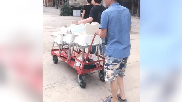 ?三胞胎被带出来遛了，这气场有点强大，人多就是热闹，挺不错