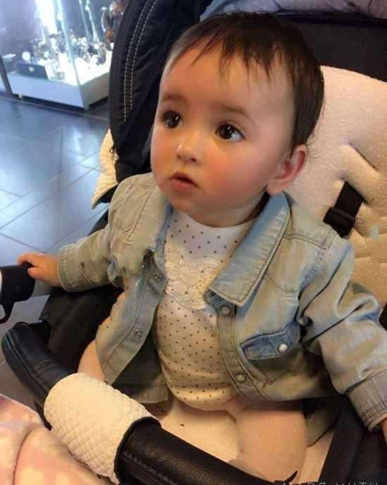 一出生就被称为“五官最精致”的孩子，时隔多年如今长什么样了