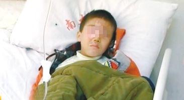 男童玩干燥剂把眼炸伤：干燥剂入眼、误食的急救措施，当妈的必学