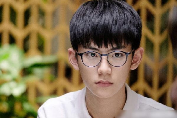 林磊儿崩溃大哭，季杨杨踩坏他手机，里面都是妈妈的照片和语音