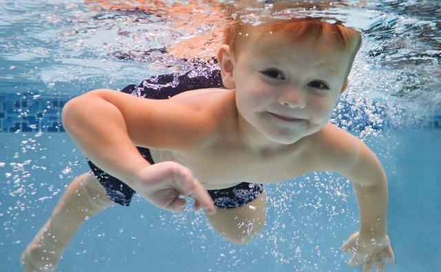 孩子呛水、呛奶了怎么办？这些急救知识，父母最好早点学会