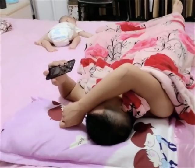 空调开到16度，爸爸裹着毯子，宝宝什么也没盖，网友：亲爹
