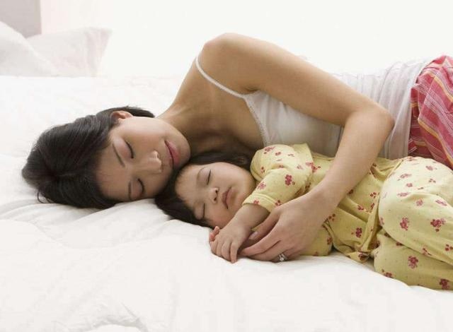 为什么女性生完孩子后，不要和老公分床睡？这些理由总会戳中你