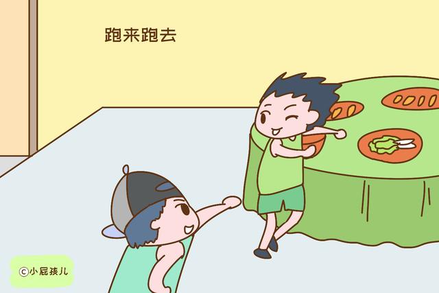 孩子出门这样做是没教养，父母要早日纠正，别让旁人看笑话