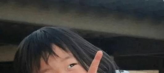 3岁女儿打碎了爸爸的手机，爸爸的做法，毁掉了女儿的一生。