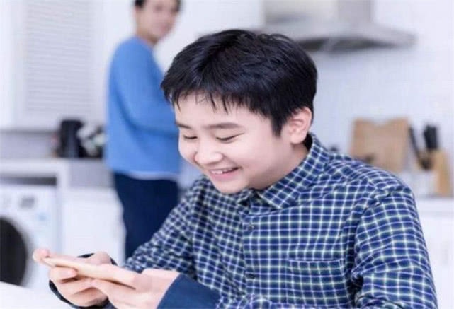 孩子暑假哪都不去，成了“宅童”怎么办？这样安排假期才合理？