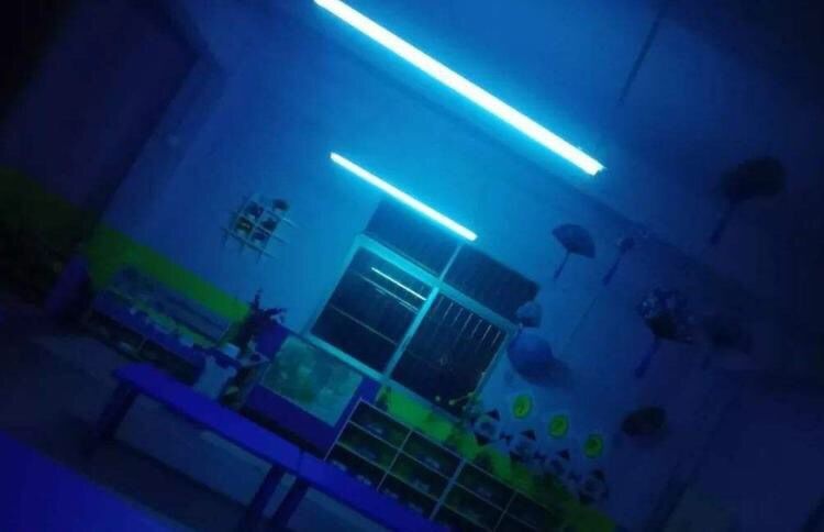 幼儿园因错开紫外线灯，25个孩子被“光照”2天，视力只有0.4了