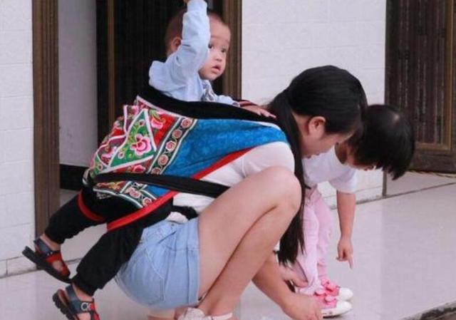 宝妈喂宝宝吃完饭，饭桌上只剩下“残羹”，随后宝妈做法太解气了