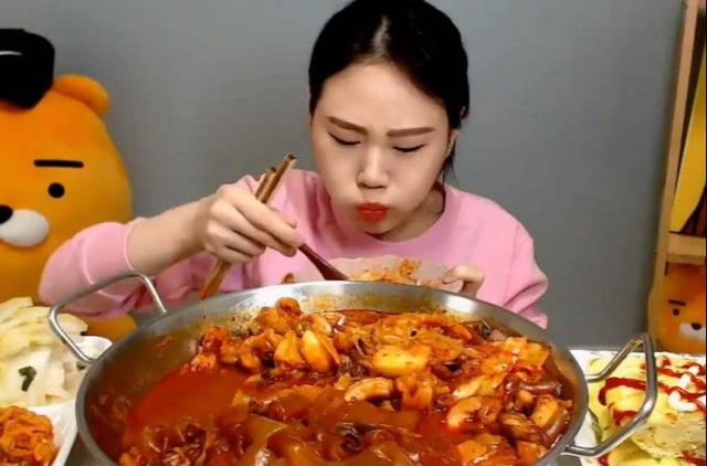 怀孕期间，孕妈的这3个行为，其实并不养胎，要及时改
