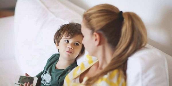 孩子问：妈妈，你为什么不上班？宝妈的高情商回答，让宝爸都笑了