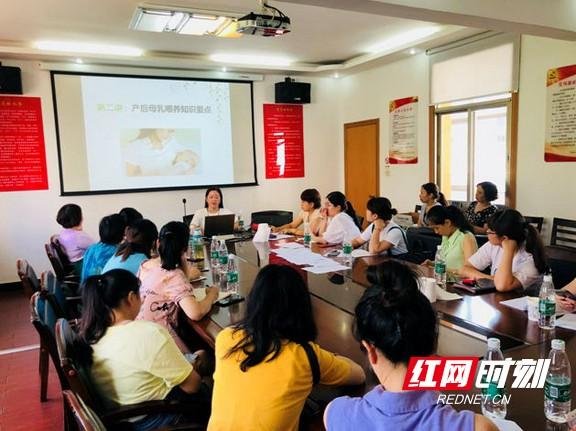 母乳喂养宣传周活动进社区