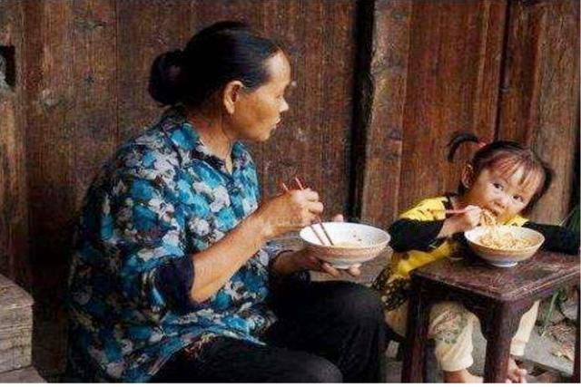 悲剧！婴儿在睡梦中不幸离世，只因为母亲盖了这个东西