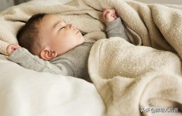 不满周岁婴儿口吐鲜血，只因家长一时疏忽，很多父母都不明白