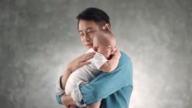 妈妈将心脏移植给他人，当这人抱起宝宝时，竟能感觉到妈妈的心跳