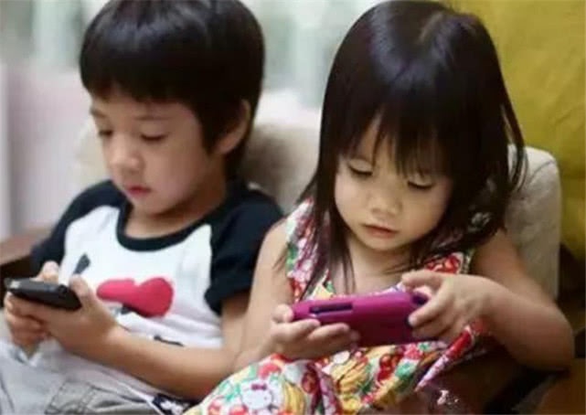 孩子暑假哪都不去，成了“宅童”怎么办？这样安排假期才合理？