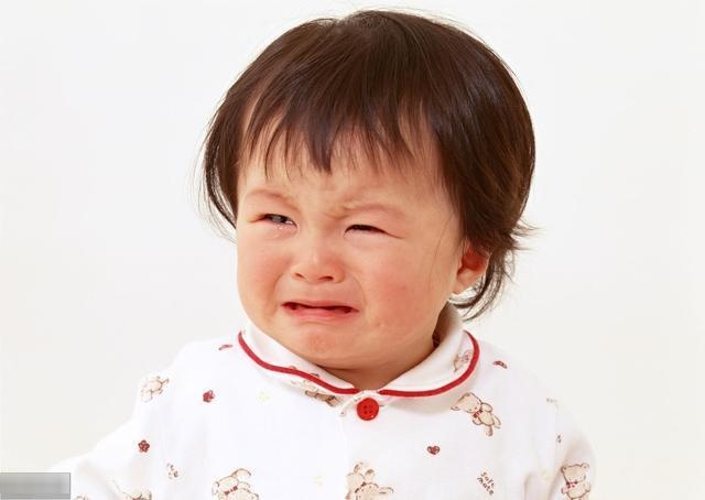 孩子喜欢在妈妈面前哭闹？脑科学家表示：这是情绪管教的大好机会