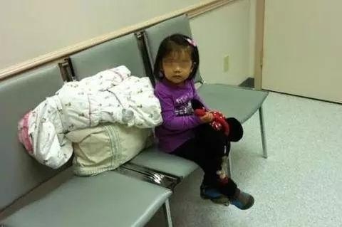产房内生二胎，6岁女儿产房外独自等待，孩子一句话让护士们泪目