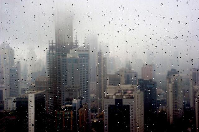 烘干机很鸡肋？遇上梅雨季节才知道好，买不买还得考虑4个方面